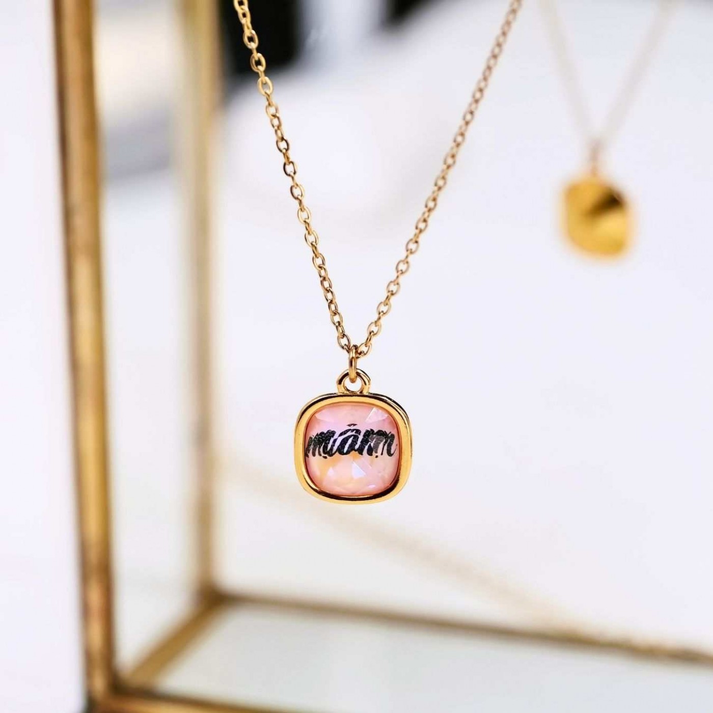 Κολιέ Toolittle – Mom: Κρύσταλλο Swarovski με Χάραξη