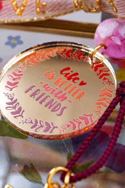 Μπρελόκ Toolittle – Γούρι 2026 Life is Better with Friends